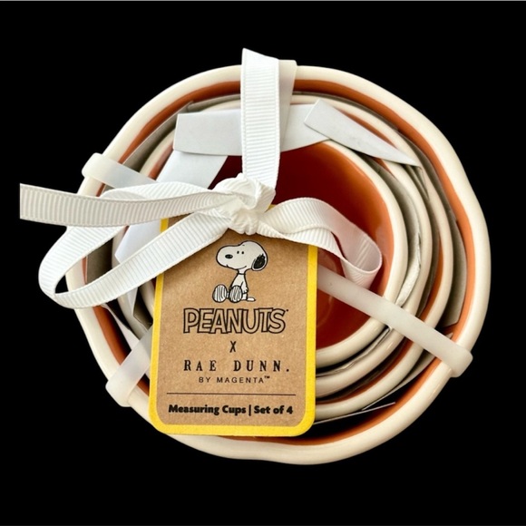 Rae Dunn Peanuts Snoopy Charlie
Brown Fall Leaves Measuring Cups 4
Designs - Picture 3 of 3